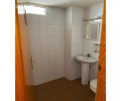 Alquiler local comercial en San Antón, 100m2., esquina, mucha fachada