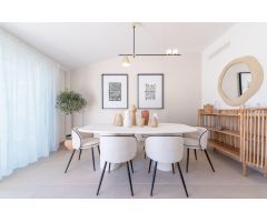 Oportunidad Única: Ático Premium con Vistas al Mar y Servicios 5 Estrellas en la Costa del Sol