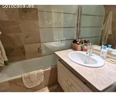 Venta piso en Torrequebrada con vistas al mar, piscina y excelente ubicación