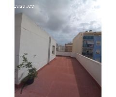 REF.- 70 – Vivienda grande con local en bajo en Torrevieja Centro