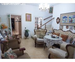 MAGNIFICA CASA EN ALCOLEA CON PATIO, GARAJE Y LOCAL COMERCIAL!!!!