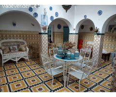 MAGNIFICA CASA EN ALCOLEA CON PATIO, GARAJE Y LOCAL COMERCIAL!!!!