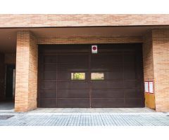MAGNIFICA VIVIENDA, SITUADA EN AVDA. CAÑITO BAZAN. 3 DORMITORIOS, 2 BAÑOS, COCHERA, TRAST y PISCINA.
