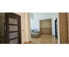 Impresionante Chalet en Urbanización Encinares de Alcolea con Piscina y Amplias Estancias