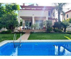 Encantadora Casa Independiente en Encinarejo con Piscina y Jardines.
