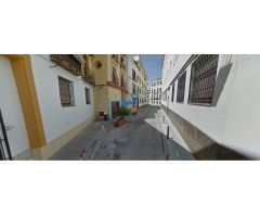 COCHERA Y TRASTERO DE EXCELENTE UBICACIÓN EN EL CENTRO DE CÓRDOBA, A CINCO MIN.TENDILLAS.
