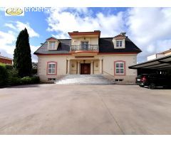 Se Vende Chalet tipo Palacete Francés Seminuevo en Sierrilla Sector 1 de Cáceres,