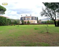 Se Vende Chalet tipo Palacete Francés Seminuevo en Sierrilla Sector 1 de Cáceres,