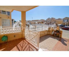 ALQUILER DE LARGA TEMPORADA - PLANTA BAJA CON JARDÍN PRIVADO, PISCINA, URB. BAÑOS DE EUROPA