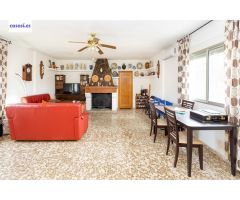 Chalet de una planta en Otura con jardín, piscina y terraza