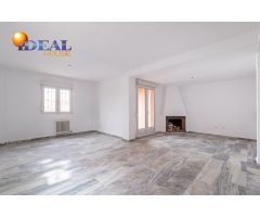 CASA CON PISCINA Y PARCELA EN JUN