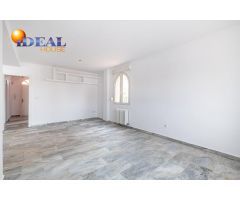CASA CON PISCINA Y PARCELA EN JUN