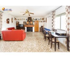 Chalet de una planta en Otura con jardín, piscina y terraza