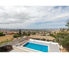 Espectacular chalet en Monachil con piscina y vistas a la ciudad