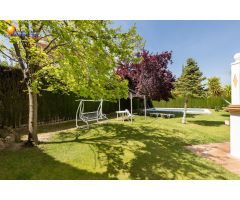 ¡GRAN CHALET EN GOJAR EN URBANIZACION LOS CEREZOS!