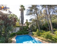 ¡MAGNIFICO CHALET CON AMPLIOS JARDINES Y PISCINA EN CORTIJO DEL AIRE!