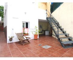 Casa unifamiliar junto a la Plaça de l’Església a Santa Coloma de Gramanet.