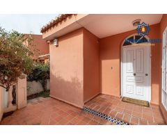 CASA CON PISCINA Y PARCELA EN JUN