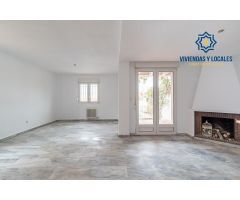 CASA CON PISCINA Y PARCELA EN JUN