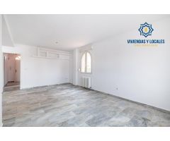 CASA CON PISCINA Y PARCELA EN JUN