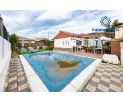 Chalet de una planta en Otura con jardín, piscina y terraza