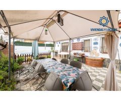 Chalet de una planta en Otura con jardín, piscina y terraza