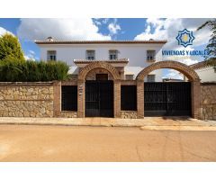 Chalet independient en urbanizacion Molino Alto Otura.