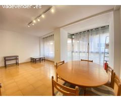 Vivienda céntrica en Raval Roig con vistas al mar y al Castillo de Santa Bárbara
