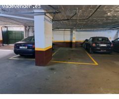 Plaza para coche grande, amplia