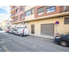 LOCAL COMERCIAL EN ESQUINA A UN PASO DE LA GRAN AVENIDA