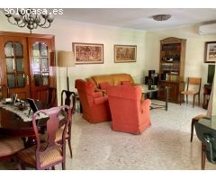 Piso en Conde de Vallellano, con 4 habitaciones y terraza!!!