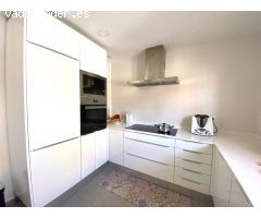 Adosado con terraza y solarium en una zona residencial de Pont dInca.