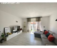 Adosado con terraza y solarium en una zona residencial de Pont dInca.