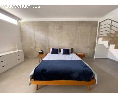 Adosado con terraza y solarium en una zona residencial de Pont dInca.