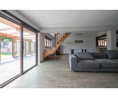 CASA DE MADERA REFORMADA Y CON GALERIA EN CAMBRE