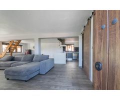 CASA DE MADERA REFORMADA Y CON GALERIA EN CAMBRE