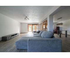 CASA DE MADERA REFORMADA Y CON GALERIA EN CAMBRE