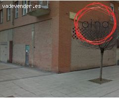 SAN JORGE. ESTUPENDO LOCAL COMERCIAL EN CHAFLAN A PASEO Y CALLE. ZONA DE MUCHO PASO.