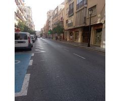 Amplio garaje  en calle Victoria