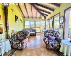 CASA PAREADA CON GRAN PARCELA.