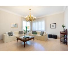 ¡MAGNÍFICA CASA CON PATIO Y GARAJE EN HOSTAFRANCS!