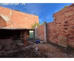 CASA EN OBRA  PARA FINALIZAR CONSTRUCCION CON GRANDES POSIBILIDADES + TERRENO A POCA DISTANCIA