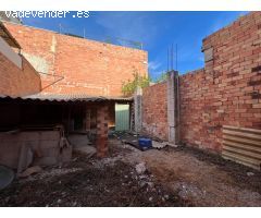 CASA EN OBRA  PARA FINALIZAR CONSTRUCCION CON GRANDES POSIBILIDADES + TERRENO A POCA DISTANCIA