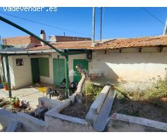 SE VENDE CASA CUEVA CON TERRENO Y VARIAS CONSTRUCCIONES EN ASPE
