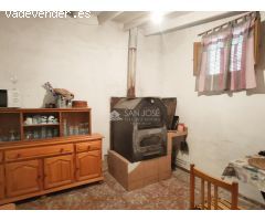 SE VENDE CASA CUEVA CON TERRENO Y VARIAS CONSTRUCCIONES EN ASPE