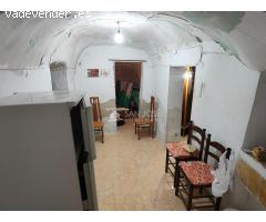 SE VENDE CASA CUEVA CON TERRENO Y VARIAS CONSTRUCCIONES EN ASPE