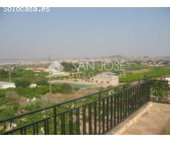 SE VENDE ESPECTACULAR CHALET EN ASPE