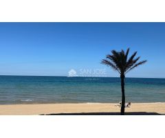 INMOBILIARIA SAN JOSE PONE EN VENTA APARTAMENTO EN PRIMERA LINEA DE PLAYA EN ARENALES DEL SOL-ELCHE