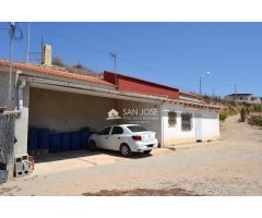 SE VENDE CASA CUEVA CON TERRENO JUNTO AL RÍO CHÍCAMO