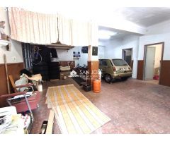 SE VENDE LOCAL CON POSIBILIDAD DE CAMBIO DE USO A VIVIENDA EN NOVELDA.